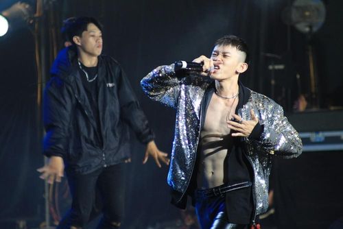 Hình tượng nam tính của Kay Trần trước khi gia nhập công ty của Sơn Tùng. Ảnh: FBNV.