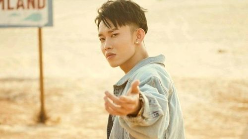 Kay Trần hết hợp đồng với công ty của Sơn Tùng.
