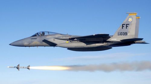 F-15 phóng thử tên lửa không - đối - không. Ảnh : Không Quân Mỹ