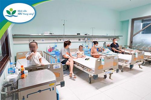 Các bệnh nhi mắc Adenovirus được điều trị tại Bệnh viện Nhi Trung ương.