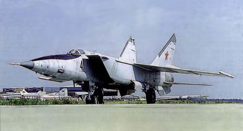 Các radar trên mặt đất của NATO theo dõi máy bay đã cung cấp dữ liệu và dẫn đến kết luận rằng, MiG-25 Foxbat có bán kính hoạt động ít nhất 1.200 km, khi duy trì tốc độ siêu âm Mach 2,8 trên cả hành trình.