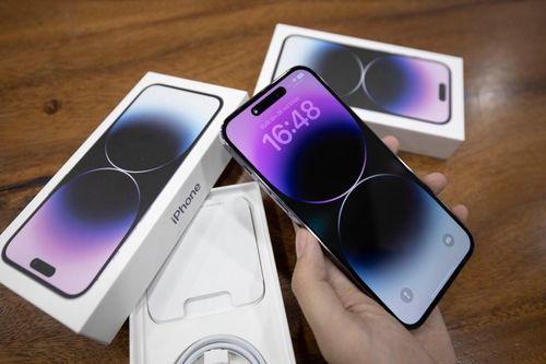  Nhiều chuỗi bán lẻ Việt khẳng định không đủ iPhone 14 Pro Max để trả cho toàn bộ lượng khách đã đặt cọc trong ngày 7/10. Ảnh: Phương Lâm. 