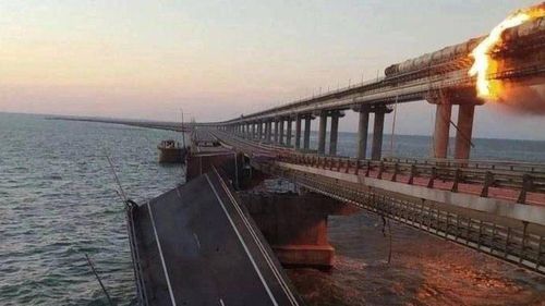 Phó Chủ tịch Hội đồng An ninh Quốc gia Nga Dmitry Medvedev từng tuyên bố Crimea "là một phần của Nga và mãi mãi thuộc về Nga", do vậy "bất kỳ nỗ lực nào nhằm xâm phạm Crimea đều là lời tuyên chiến với Moscow".