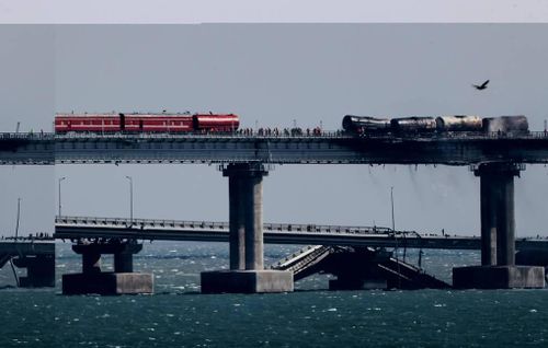 Hiện trường vụ nổ trên cầu Kerch. Ảnh: Tass