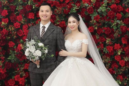  Vợ chồng Lan Anh tổ chức đám cưới vào tháng 5. 