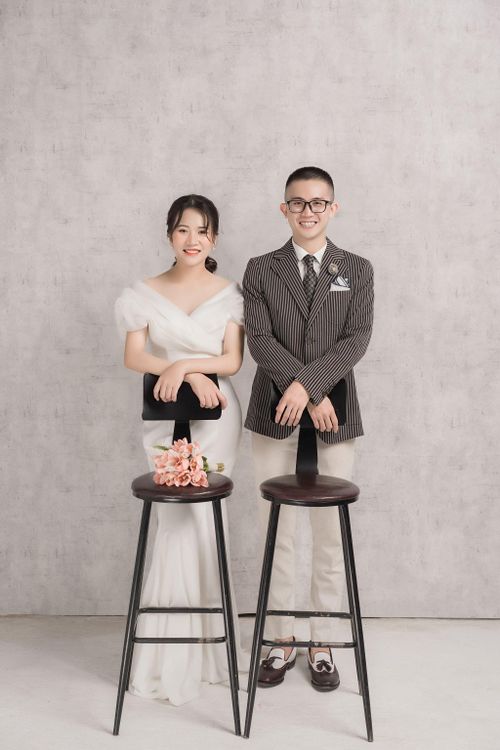 Dù nhiều lần phải trì hoãn, Hoàng Nam luôn muốn tổ chức đám cưới để vợ được khoác váy cô dâu. 