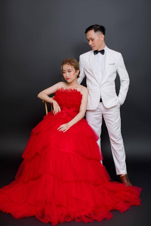  Hồ Nghĩa và chồng từng có 2 lần phải hoãn cưới vì dịch bệnh. 
