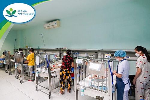 Trẻ nhiễm Adenovirus được điều trị tại BV Nhi TƯ