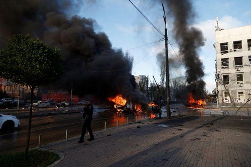 Hiện trường một vụ tấn công ở Kiev, Ukraine. Ảnh: Reuters