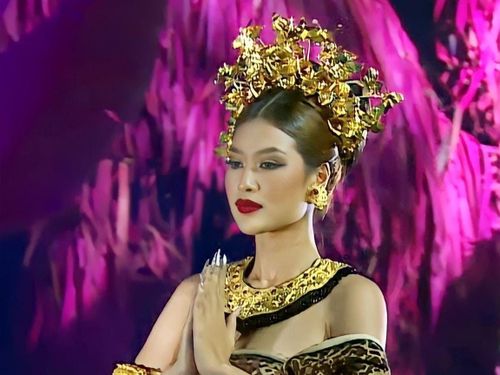 Đoàn Thiên Ân tại đêm thi trang phục dân tộc Bali. Ảnh: SV.