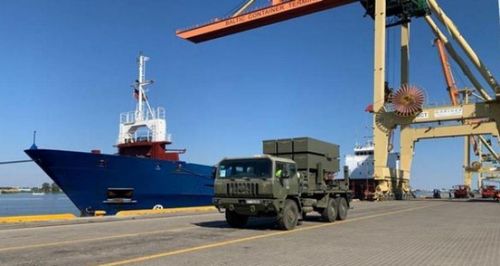 Phiên bản NASAMS 2 được trang bị cụm cảm biến quang điện tử, có thể cho phép phát hiện mục tiêu và khai hỏa tên lửa mà không đánh động cảm biến chống radar của đối phương.