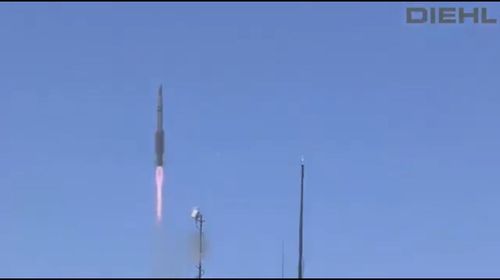 Hệ thống gồm 3 bộ phận: Radar AN/MPQ-64 Sentinel, tên lửa đất đối không tầm trung tiên tiến (AMRAAM) và Trung tâm điều phối hỏa lực (FDC) do Tập đoàn Kongsberg phát triển.