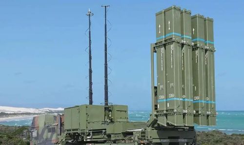Biến thể NASAMS 3 được trang bị tên lửa tăng tầm AMRAAM-ER, trong đó sử dụng radar và đầu đạn AIM-120C-7 cùng động cơ tên lửa RIM-162 ESSM. NASAMS 3 cũng có thể khai hỏa đạn đối không tầm ngắn AIM-9X Sidewinder trang bị đầu dò ảnh nhiệt chuyên đối phó tên lửa hành trình.
