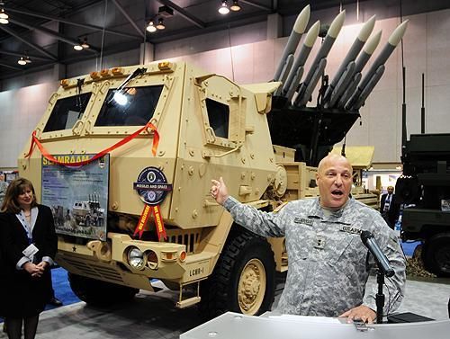 Ngoài NASAMS, NATO hiện đang cân nhắc xem xét cung cấp cho Ukraine hệ thống tên lửa không đối đất (SAM) tối tân IRIS-T SLS. Nhà sản xuất Diehl Defense tuyên bố, tên lửa dẫn đường IRIS-T SLS có thể bắn trúng mục tiêu cách xa hơn 40km, ở độ cao hơn 12 km.