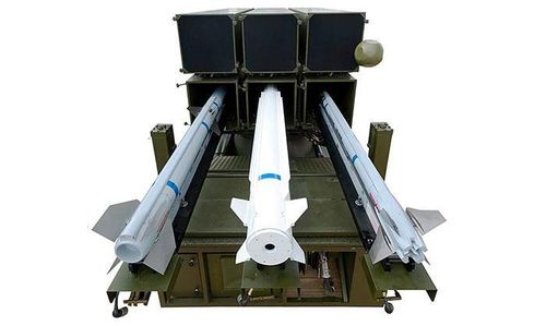 Hệ thống IRIS-T SLS sử dụng tên lửa đất đối không được phát triển dựa trên tên lửa không đối không IRIS-T. IRIS-T là một chương trình do Đức lãnh đạo nhằm phát triển tên lửa không đối không tầm ngắn đến tầm trung để thay thế cho AIM-9 Sidewinder của Mỹ.