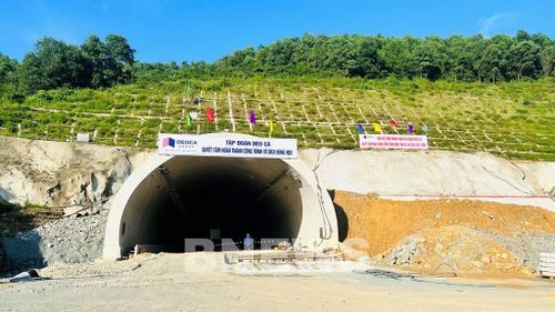 Hầm Thung Thi thuộc gói thầu 12-XL do Tập đoàn Đèo Cả thi công đang quyết tâm về đích trước hạn 31/12/2022. Ảnh: CTV/BNEWS/TTXVN