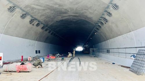 Hạng mục hầm Tam Điệp do Tập đoàn Sơn Hải thi công đang hoàn chỉnh các hạng mục hầm. Ảnh: CTV/BNEWS/TTXVN