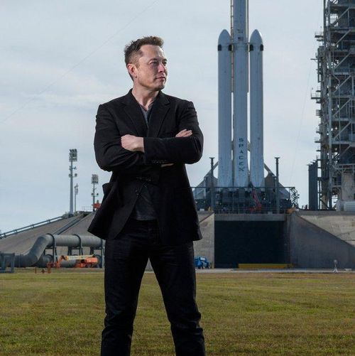 Elon Musk làm giàu từ ngành công nghệ vũ trụ