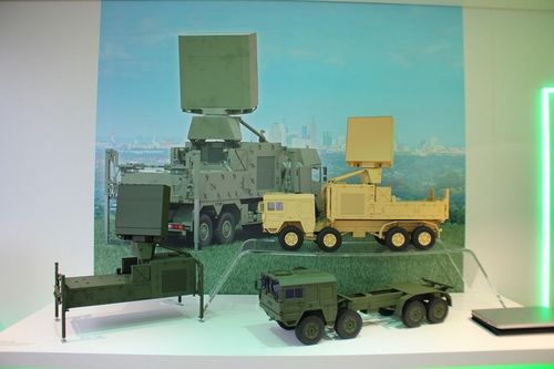 Đặc điểm của đài radar TRML-4D (theo số liệu của nhà sản xuất Hensoldt): Hoạt động trên băng tần C; Phạm vi trinh sát 250 km; Diện tích phản xạ tối thiểu của mục tiêu 0,01 m2;. Số lượng đối tượng theo dõi cùng lúc lên đến 1.500.