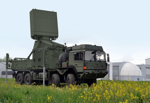 Phạm vi phát hiện mục tiêu của thiết bị là 250 km và độ cao lên đến 40 km, diện tích phân tán mục tiêu hiệu quả tối thiểu có thể là 0,01 m2 - nghĩa là, nó là nó đủ khả năng nhận diện chỉ số của các máy bay và tên lửa hành trình "tàng hình" hiện đại nhất.