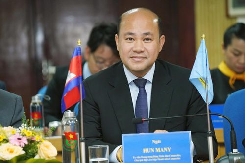 Ông Hun Many, Ủy viên T.Ư Đảng Nhân dân Campuchia (CPP), Chủ nhiệm Ủy ban Giáo dục, Thanh niên, Thể thao, Văn hóa, Tôn giáo và Du lịch của Quốc hội Campuchia, Chủ tịch Hội LHTN Campuchia phát biểu tại buổi hội đàm. Ảnh: BẢO ANH