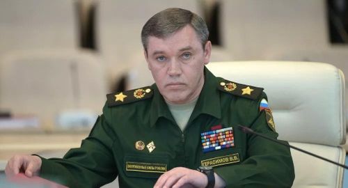 Tổng tham mưu trưởng quân đội Nga, Đại tướng Valery Gerasimov, cho biết cuộc diễn tập có sự tham gia của các vũ khí chủ lực trong lực lượng răn đe hạt nhân chiến lược của nước này.