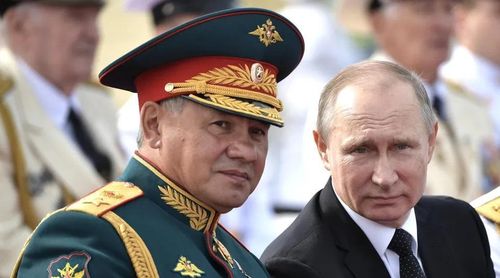 Bộ trưởng Quốc phòng Nga Sergey Shoigu báo cáo với Tổng thống Vladimir Putin rằng lực lượng Nga thực hành kịch bản một cách thành công tốt đẹp.
