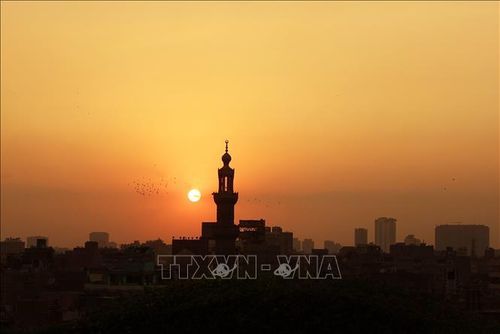 Cảnh hoàng hôn mùa thu tại Cairo, Ai Cập, ngày 24/10/2022. Ảnh: THX/TTXVN