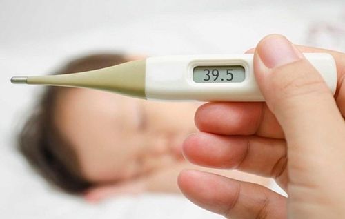 Sốt là một trong những triệu chứng của bệnh cúm B (Ảnh minh họa).