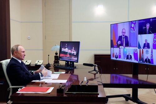 Tổng thống Nga Vladimir Putin trong cuộc họp khẩn cấp theo hình thức trực tuyến của CSTO thảo luận về tình hình Armenia-Azerbaijan, ngày 28/10. (Nguồn: AP/Sputnik)