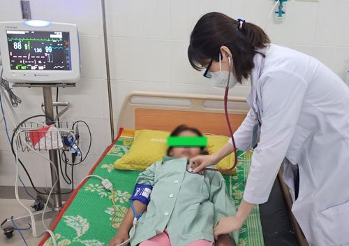 Bệnh nhi mắc sốt xuất huyết Dengue thể não.
