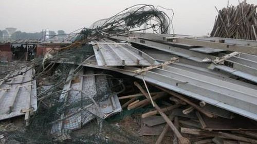 Những gì còn lại của chiếc cầu - Ảnh: Reuters