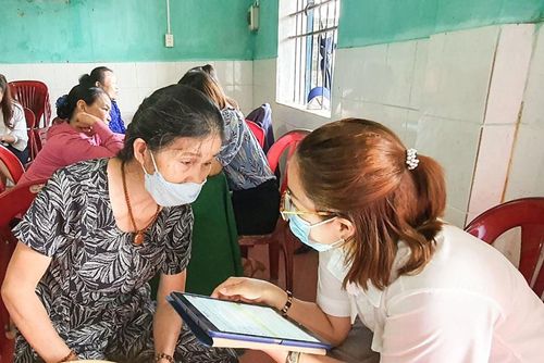 Điều tra, theo dõi tình hình sử dụng thuốc lá trong cộng đồng - Ảnh: T.L