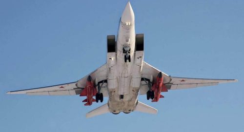 Tốc độ hành trình của Kh-32 đạt tới 4.000 km/h, vận tốc nước rút khi tiếp cận mục tiêu lên tới 5.400 km/h. Sau khi rời máy bay, tên lửa sẽ leo lên tới trần bay 40 km, từ độ cao đó nó sẽ bổ thẳng xuống mục tiêu