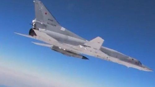 Mặc dù tên lửa Kh-32 theo thiết kế chủ yếu để tấn công các đối tượng trên biển, tuy nhiên chúng đã được sử dụng thành công trong việc tiêu diệt mục tiêu mặt đất, đặc điểm trên được tạo điều kiện thuận lợi bởi khả năng thích ứng và sức mạnh cao của vũ khí.