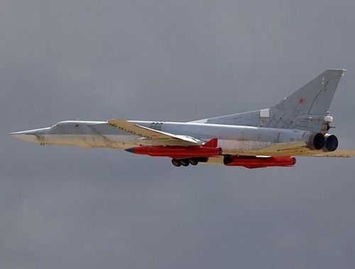 Không loại trừ khả năng vụ phóng tên lửa siêu thanh Kh-32 từ máy bay ném bom tầm xa Tu-22M3 mới đây chính là một cuộc thử nghiệm như vậy, thực tế chiến trường luôn là bài kiểm tra tốt nhất đối với mọi loại vũ khí.