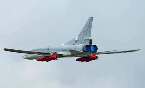 Do không phụ thuộc vào hệ thống định vị vệ tinh GPS hay GLONASS mà thông qua đầu dò radar chủ động cho nên khả năng gây nhiễu đối với tên lửa Kh-32 là rất khó.
