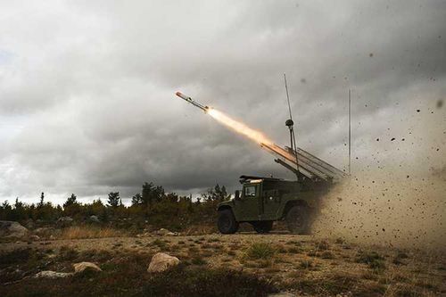 Ví dụ như 2 tổ hợp NASAMS, với khả năng xử lý thông minh, sẽ đủ để bảo vệ tối đa 2 cơ sở hạ tầng quan trọng hoặc 1 cơ sở lớn, chẳng hạn như thủ đô Kiev. Mỗi tổ hợp NASAMS có thể hoạt động trong một dòng lệnh tự động, nhận dữ liệu không lưu từ các thiết bị tình báo của Mỹ.