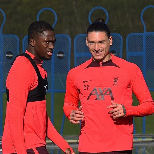 Cầu thủ Liverpool tập luyện trước trận