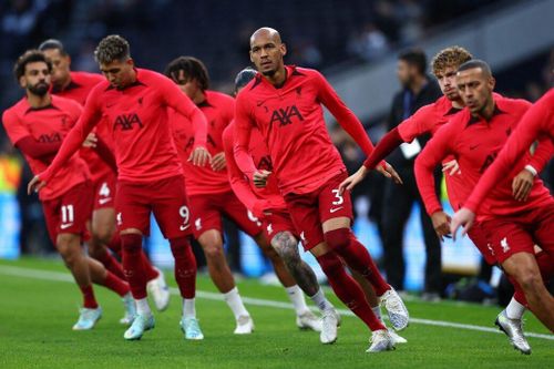 Cầu thủ Liverpool khởi động trước trận