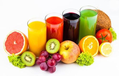 Nước ép trái cây chứa nhiều vitamin C là một chất chống oxy hóa hiệu quả.
