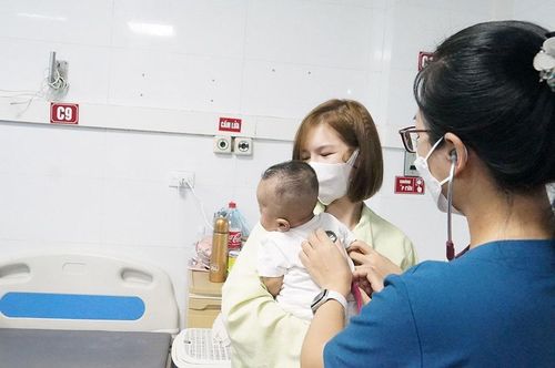 Người dân không nên chủ quan, phát hiện sớm các triệu chứng của bệnh, khi có những dấu hiệu nghi ngờ mắc SXH cần đến ngay các cơ sở y tế gần nhất để được khám, tư vấn và điều trị kịp thời.