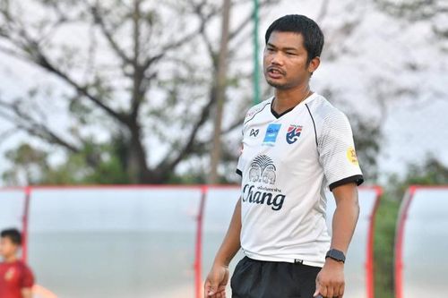 HLV Issara Sritaro sẽ dẫn dắt U23 Thái Lan.