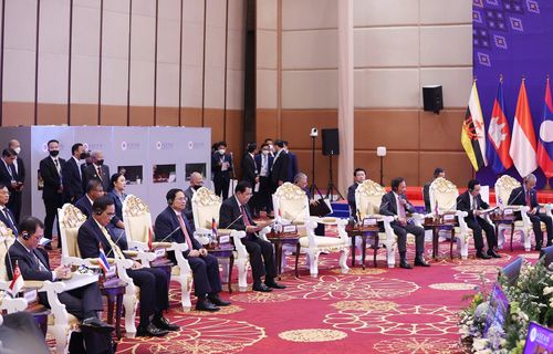  Lãnh đạo Chính phủ Việt Nam cùng các nguyên thủ và người đứng đầu Chính phủ các nước ASEAN đối thoại với đại diện Đại hội đồng liên Nghị viện ASEAN (AIPA).
