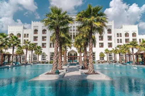 Resort sang trọng Al Messila, nơi lưu trú của đội tuyển quốc gia Pháp, đương kim vô địch của giải đấu