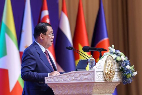 Thủ tướng Campuchia phát biểu khai mạc Hội nghị Cấp cao ASEAN. Ảnh Nhật Bắc