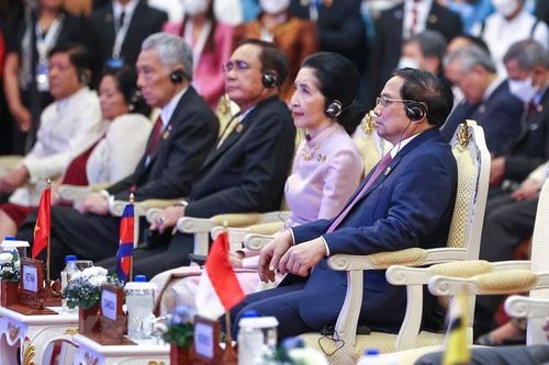 Thủ tướng Phạm Minh Chính và các trưởng đoàn tham dự Lễ khai mạc Hội nghị cấp cao ASEAN lần thứ 40 và 41. (Ảnh: Dương Giang/TTXVN)