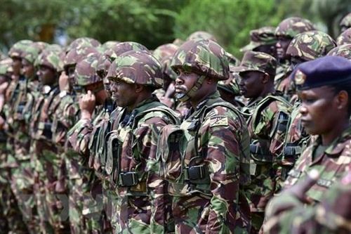 Binh sỹ Kenya được điều động tới CHDC Congo, tại Nairobi ngày 2/11. (Ảnh: AFP/ TTXVN)