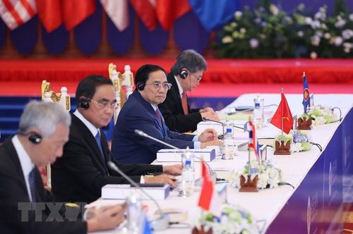  Sáng 12/11, tại Thủ đô Phnom Penh, Campuchia, Thủ tướng Phạm Minh Chính dự Hội nghị Cấp cao ASEAN với các nước đối tác gồm Trung Quốc, Nhật Bản và Hàn Quốc lần thứ 25 (ASEAN+3). (Ảnh: Dương Giang/TTXVN) 