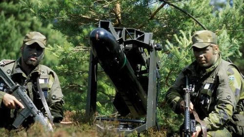 Trong số vũ khí được Thụy Điển cam kết viện trợ Ukraine, bao gồm tên lửa phòng không vác vai RBS-70, tên lửa tấn công mặt đất RBS-17 và cả vũ khí chống tăng hạng nhẹ.